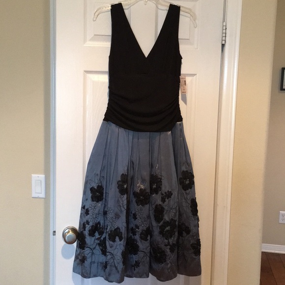 NEW-Ladies black and sliver charcoal evening dress - Picture 2 of 4